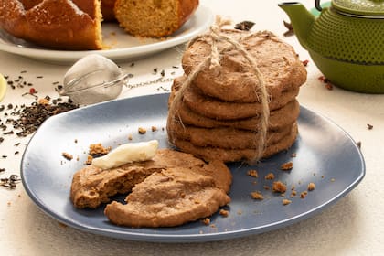 Mariana Mangiarotti prepara estas galletas con té chai y azúcar mascabo.