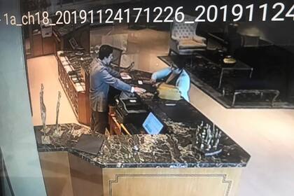 El momento donde hace en check in en el hostel Costa Galana