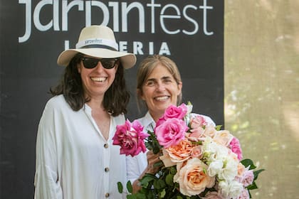 Mariana Rossi, directora de Revista Jardín, junto a la destacada jardinera y especialista en rosas Clara Billoch, quien también estará presenta en Jardín Fest 2023.