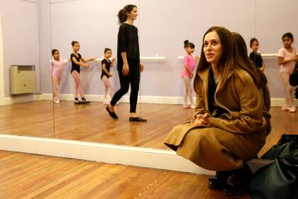 Marianela Nuñez presencia una clase de las nenas de 6 y 7 años y aconseja: "¿Tienen ganas de bailar todos los días? Porque tener ganas es lo más importante"