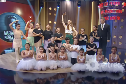 Marianela Núñez junto a las pequeñas bailarinas del Barrio Padre Mugica