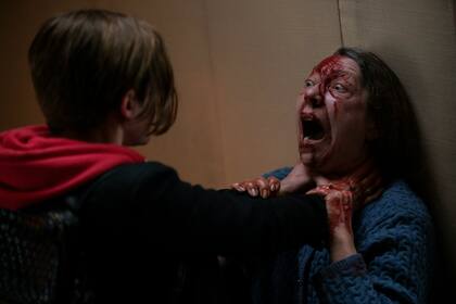 En Marianne, una autora decidida a abandonar el género de terror se ve inmersa en una realidad con todos los ingredientes terroríficos