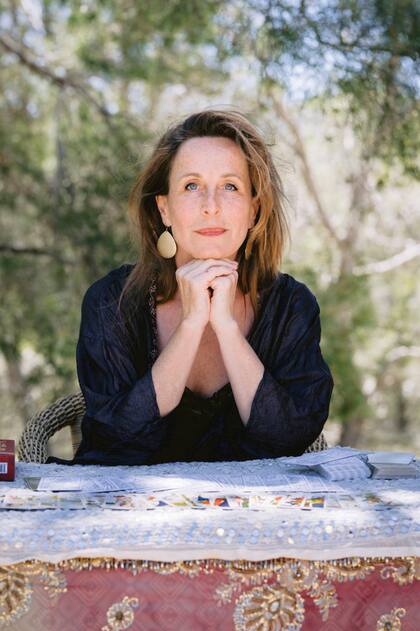 Marianne Costa, actriz, cantante, escritora y referente del tarot, ha publicado varios libros dedicados a esta disciplina, dos de ellos junto con quien fue su pareja durante 15 años, Alejandro Jodorowsky