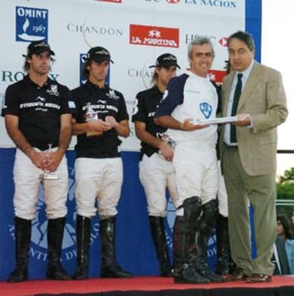 A Mariano Aguerre le fue muy bien como número 3 de La Dolfina, con cuatro abiertos de Palermo conquistados en cinco años, pero no le fue fácil tener enfrente en las canchas y en los podios a sus cuñados Pieres.