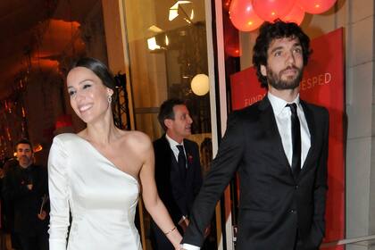 Pese a que Pampita prefiere una relación con un perfil más bajo, asistió a la gala acompañada por Mariano Balcarce