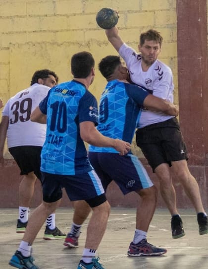 Mariano Barbieri jugó en el equipo de handball de Platense entre 2018 y 2021