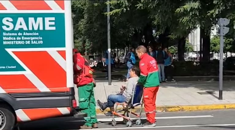 Los manifestantes de la 9 de Julio agredieron a un camarógrafo de LN+