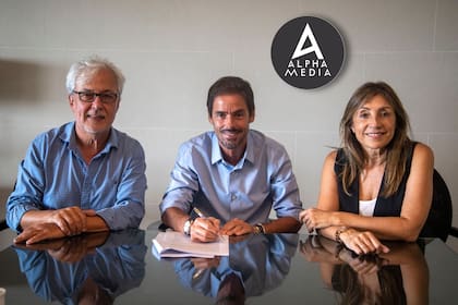 Mariano Closs debutará con Closs Sport en Radio Slendid, de lunes a viernes de 14 a 17 acompañado por un equipo de destacados cronistas y analistas deportivos. En la foto, el periodista junto a Guillermo García y Silvia Marino (Foto Alpha Media/NA)