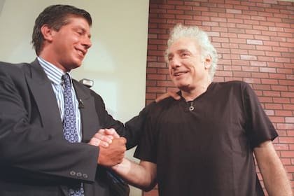 Mariano Cúneo Libarona con Guillermo Cóppola, cuando salió en libertad el 14 de enero de 1997