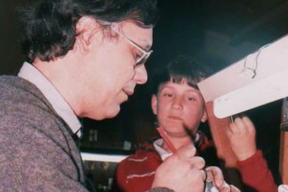 Mariano Draghi, de chico, junto a su padre Juan José aprendiendo el oficio