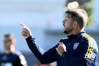 Mariano Herrón, DT interino de Boca tras la salida de Hugo Ibarra