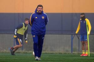 Mariano Herrón, durante una práctica con la Reserva de Boca: volverá a ser DT de la primera ante el despido de Hugo Ibarra