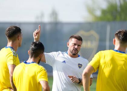 Mariano Herrón estuvo a cargo de Boca en abril de este año; volverá a dirigirlo de manera interina desde ahora hasta fin de año