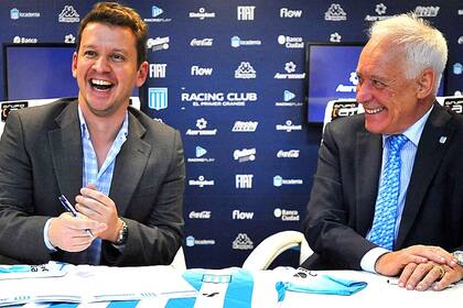 Mariano junto a Víctor Blanco, presidente de Racing Club.