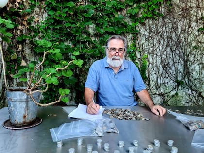 Mariano Lovardo encontró, entre otros naufragios, cañones británicos que se usaron en la batalla de Trafalgar, y monedas francesas de la época de Napoleón