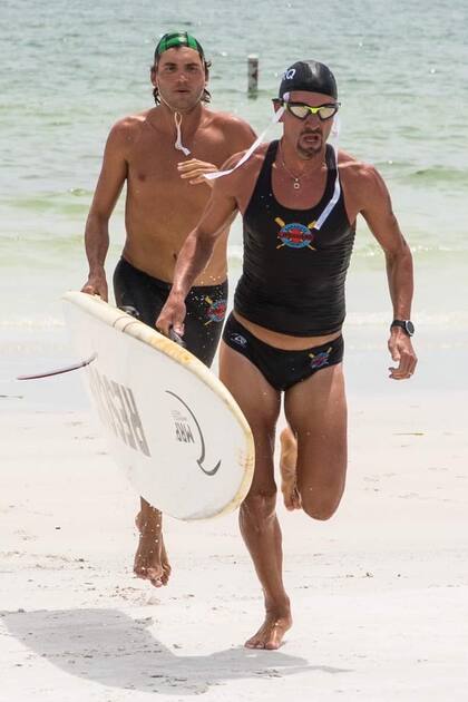 Mariano Martínez es guardavidas en Florida y en junio salvó la vida de nueve personas en un mismo rescate