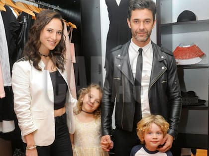 Mariano Martínez junto a su nueva novia, Camila Cavallo, y sus hijos Olivia y Milo