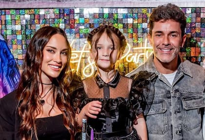 Mariano Martínez y Camila Cavallo con su hija Alma