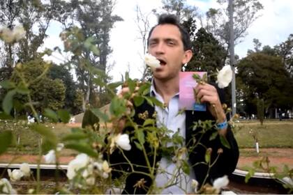 Mariano "Mumo" Oviedo es el protagonista del video viral "Recuerdo de mi primera dosis"