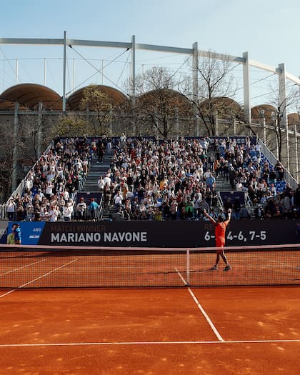 Mariano Navone celebrando el título de Bucarest, el primero de su carrera en el ATP tour