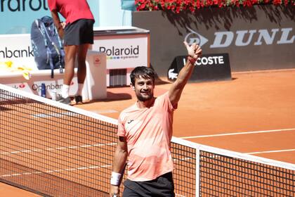 Mariano Navone ganó en su debut en Roma ante un italiano y ahora enfrentará a otro, el mejor de todos, Jannik Sinner