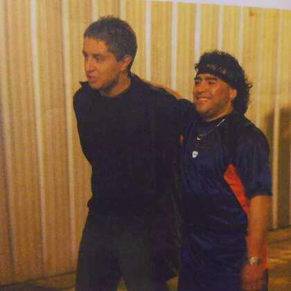 Mariano Peluffo compartió el 30 de octubre pasado una foto del día en que Diego Maradona visitó la casa de Gran Hermano para saludar al Diez por su cumpleaños.