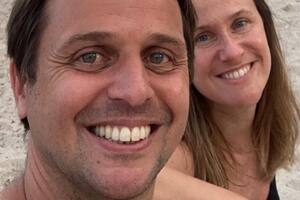 Mariano Pocrnjic, de 40 años, junto a su esposa Victoria. Ambos están varados en Miami y necesitan regresar al país por cuestiones de salud