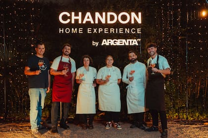 Mariano Ramón de Gran Dabbang, Facu Kemelen de Bordó, Estefanía Maiorano de Fico, la chef Maira Bitar, de Sebastián Weigandt de Azafrán y Germán Sitz de José el Carnicero en la 3ra edición de Chandon Home Experience.