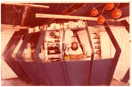 Mariano recibía a los clientes personalmente en el local de Hydro Sport