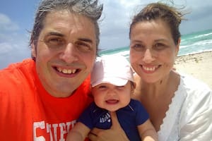 Mariano Rinaldi junto a Andrea, quien falleció a causa de una infección viral, en una foto que compartió en su página web