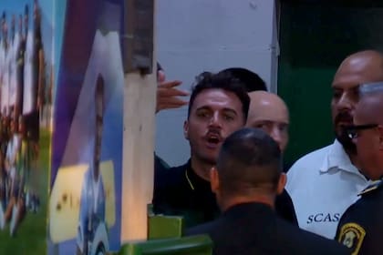 Mariano Soso reclamándole en el pasillo interno al juez de Defensa y Justicia-Central Córdoba