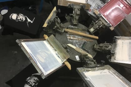 Mariano tuvo la necesidad de volver a sus orígenes, para emprender un camino que se sintiera propio. En el camino, hizo 50 años de rock para Litto Nebbia, trabajó para Acho Estol y Ariel Ardit, entre otros artistas vivos que se interesan en este tipo de formato.