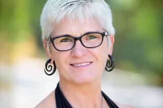 Tenía un trabajo común como enfermera, pero se convirtió en millonaria gracias a la astucia de su esposo