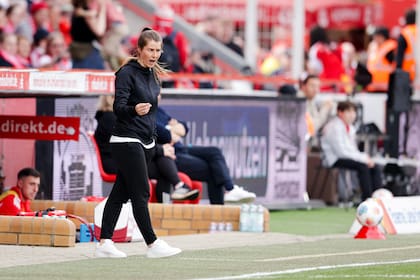 Marie-Louise Eta tuvo su primer partido como entrenadora de Union Berlin, que cayó por 2-1 ante Wolfsburgo en la Bundesliga; era asistente desde noviembre de 2023
