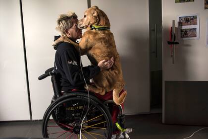 Marieke Vervoort con Zenn, su perro de servicio que la acompañó incondicionalmente
