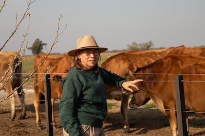La familia que arriesgó sus ahorros para producir lácteos naturales en un pueblo bonaerense 1 Mariel Tossi de Prato fundó el tambo a pequeña escala que produce lácteos 100% de vacas Jersey.