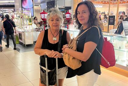 Mariela y Viviana viajaron de Entre Ríos para llenar su valija