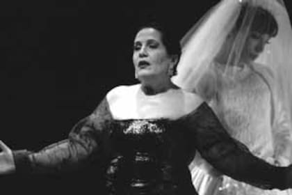 Marikena Monti sobre el escenario del Maipo