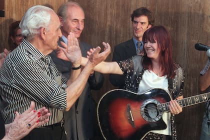 Marilina Ross y el querido actor Osvaldo Miranda con quien protagonizó La nena, detrás Fernando de la Rúa y Darío Lopérfido