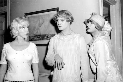 Marilyn, Jack Lemmon y Tony Curtis en Una Eva y dos Adanes; “quizá, el mejor guion que existe”, sostiene el biógrafo