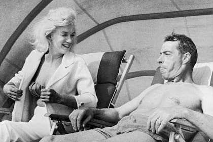 Marilyn y Joe DiMaggio, en uno de los pocos momentos felices que tuvieron en los 9 meses que duró su matrimonio