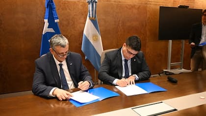 Marin y VIdal durant la firma del acuerdo.