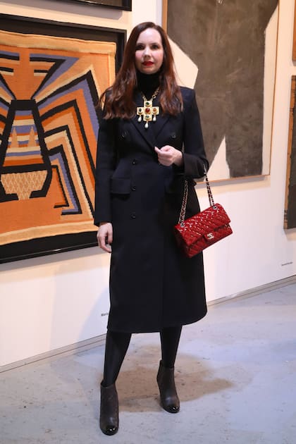 Marina Achával Duhau, con un diseño recién adquirido en Paris de Balenciaga, collar y cartera Chanel
