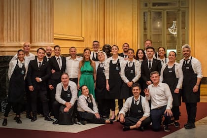 Marina Beltrame junto a todo su equipo