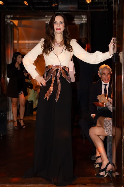 Marina de Achával Duhau vistió un modelo de Gucci, con cartera Chanel y collar de Miu Miu.