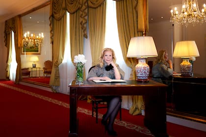 Marina Dodero posa en la suite que la hija del célebre armador griego compró en el hotel Alvear