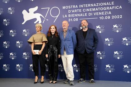Marina Fois, Jean-Paul Salome, Isabelle Huppert y Gregory Gadebois, en la presentación de la película La Sindicalista