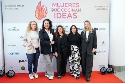 Marina Lambertini, Marcela Rienzo, Daniela Fajardo, Ana Sayago y Helga Yasci