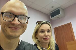 Marina Ovsyannikova está en un tribunal de Moscú