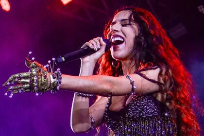 Marina Sena, una de las artistas más esperadas del MADA, se presentó ante un estadio colmado en la Arena das Dunas